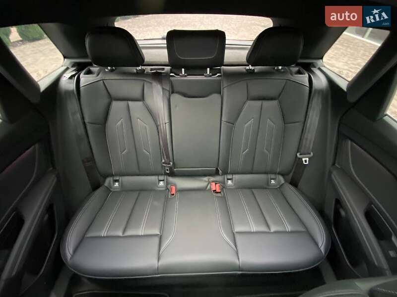 Позашляховик / Кросовер Audi Q4 e-tron 2024 в Погребах