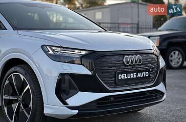 Позашляховик / Кросовер Audi Q4 e-tron 2021 в 