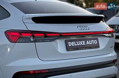 Позашляховик / Кросовер Audi Q4 e-tron 2021 в 