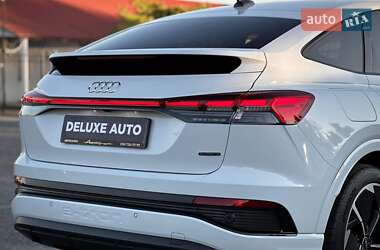 Позашляховик / Кросовер Audi Q4 e-tron 2021 в 