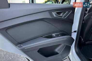 Позашляховик / Кросовер Audi Q4 e-tron 2021 в 