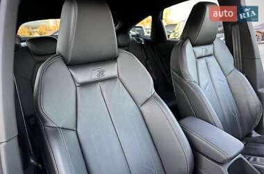 Позашляховик / Кросовер Audi Q4 e-tron 2021 в 