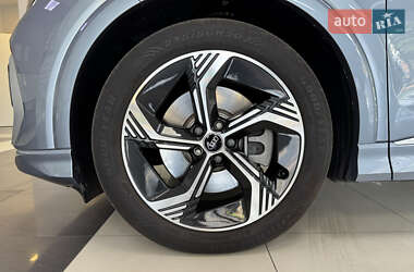 Внедорожник / Кроссовер Audi Q4 e-tron 2024 в 