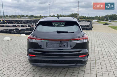 Позашляховик / Кросовер Audi Q4 e-tron 2022 в 