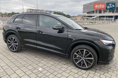 Позашляховик / Кросовер Audi Q4 e-tron 2022 в 