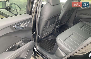 Позашляховик / Кросовер Audi Q4 e-tron 2022 в 