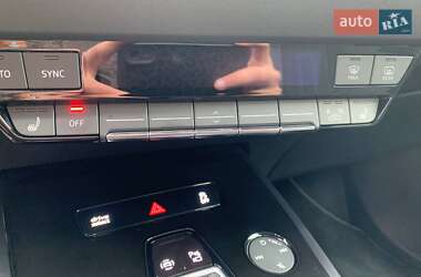 Позашляховик / Кросовер Audi Q4 e-tron 2023 в 