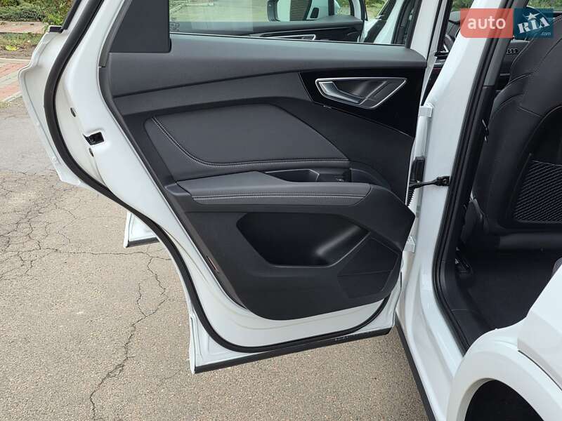 Позашляховик / Кросовер Audi Q4 e-tron 2023 в Одесі фото 24 Позашляховик / Кросовер Audi Q4 e-tron 2023 в Одесі