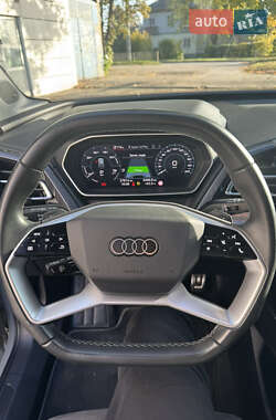 Позашляховик / Кросовер Audi Q4 e-tron 2023 в 
