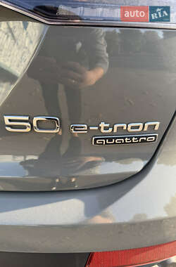 Позашляховик / Кросовер Audi Q4 e-tron 2023 в 