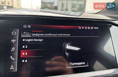 Позашляховик / Кросовер Audi Q4 e-tron 2022 в 
