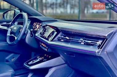 Позашляховик / Кросовер Audi Q4 e-tron 2023 в 