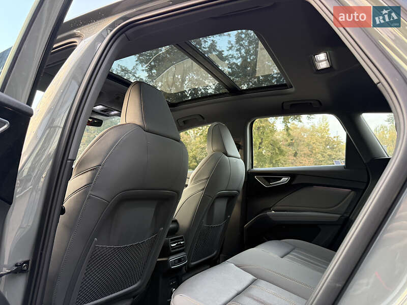 Позашляховик / Кросовер Audi Q4 e-tron 2023 в Львові