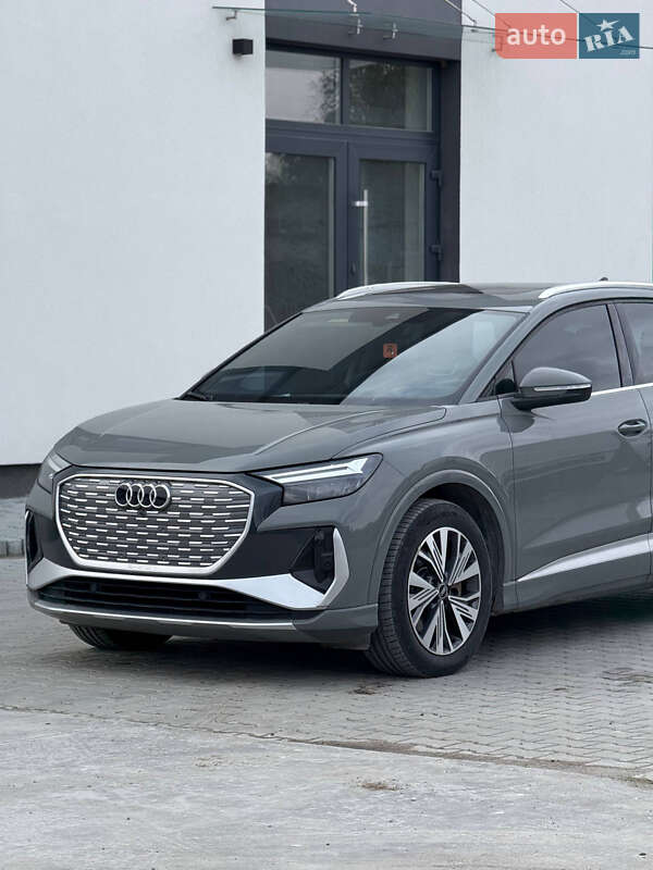 Позашляховик / Кросовер Audi Q4 e-tron 2024 в Львові