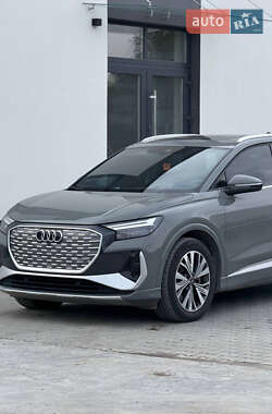 Позашляховик / Кросовер Audi Q4 e-tron 2024 в 