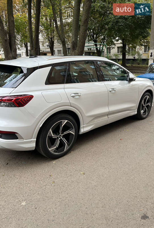 Позашляховик / Кросовер Audi Q4 e-tron 2023 в  фото Позашляховик / Кросовер Audi Q4 e-tron 2023 в