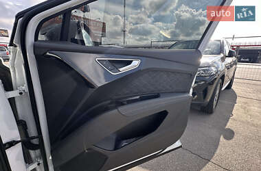 Позашляховик / Кросовер Audi Q4 e-tron 2023 в 