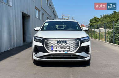 Позашляховик / Кросовер Audi Q4 e-tron 2023 в 