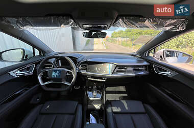 Позашляховик / Кросовер Audi Q4 e-tron 2023 в 