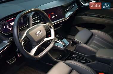 Позашляховик / Кросовер Audi Q4 e-tron 2024 в 