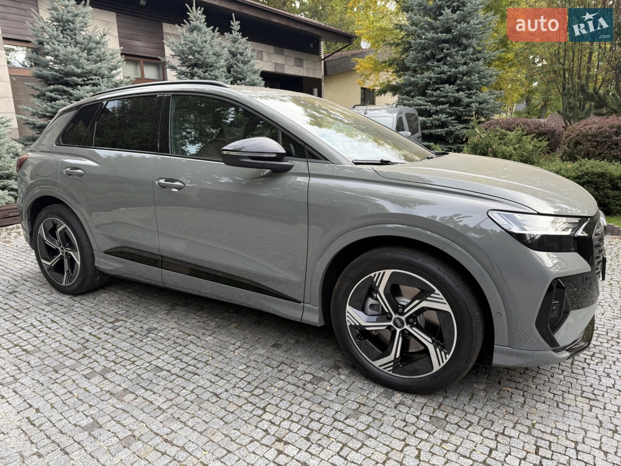 50 Quattro.
Продам свій авто в стані Нового
Максимальна комплектація на повному приводі
Нічого не фарбована, не має навіть сколів
Телефонуйте