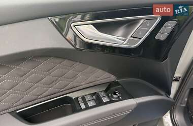 Внедорожник / Кроссовер Audi Q4 e-tron 2025 в 