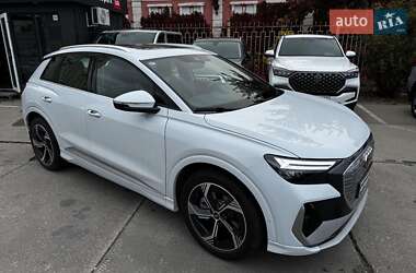 Позашляховик / Кросовер Audi Q4 e-tron 2023 в 