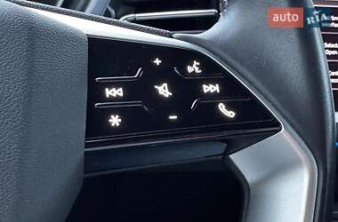 Позашляховик / Кросовер Audi Q4 e-tron 2023 в 