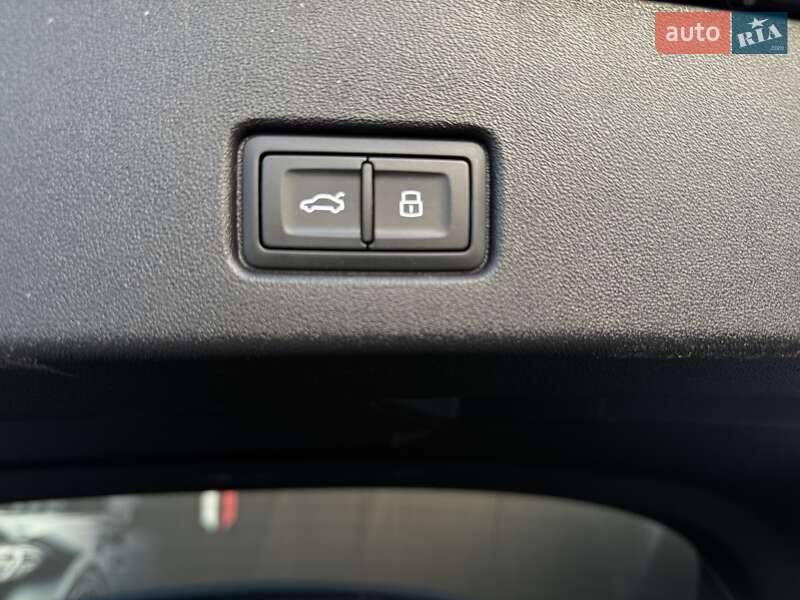 Позашляховик / Кросовер Audi Q4 e-tron 2024 в Львові