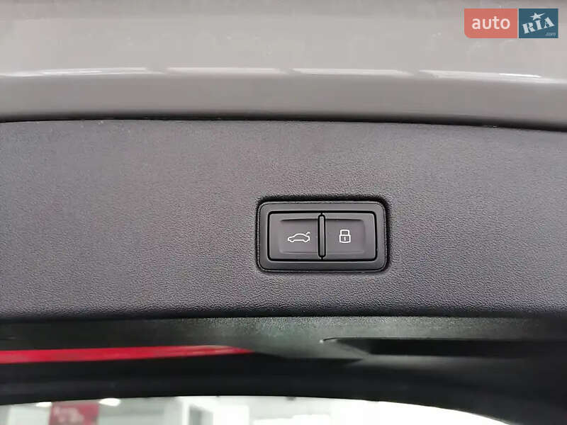 Позашляховик / Кросовер Audi Q4 e-tron 2023 в Києві