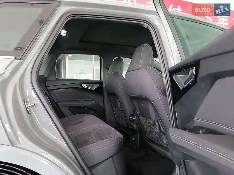 Позашляховик / Кросовер Audi Q4 e-tron 2023 в Києві