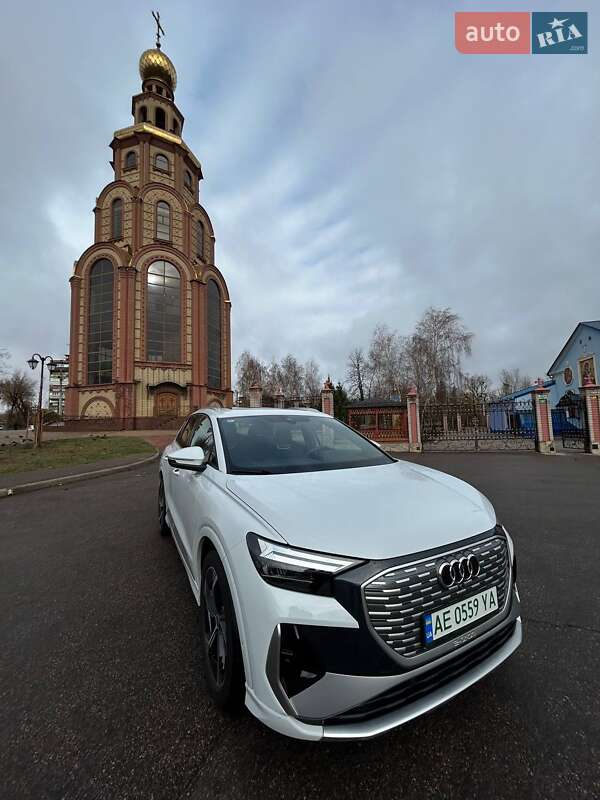 Позашляховик / Кросовер Audi Q4 e-tron 2023 в Кривому Розі