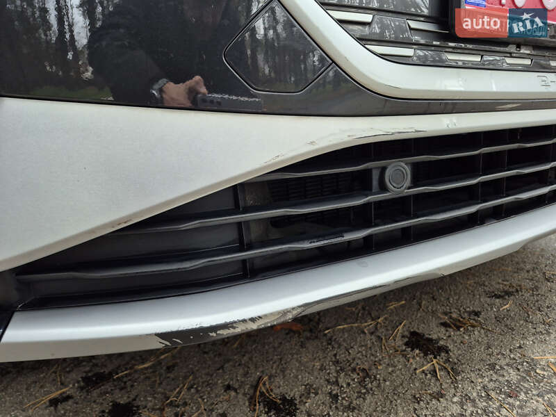 Позашляховик / Кросовер Audi Q4 e-tron 2024 в Шевченкове