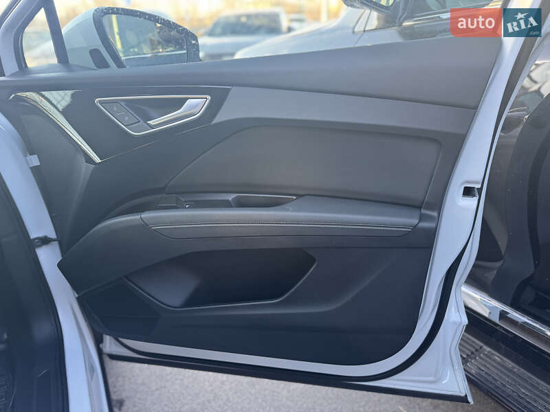Внедорожник / Кроссовер Audi Q4 e-tron 2023 в Киеве