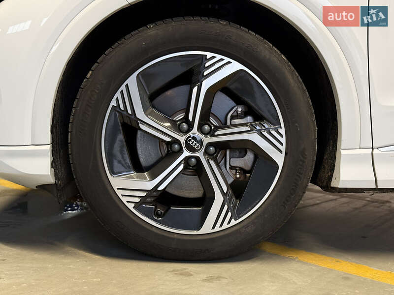 Позашляховик / Кросовер Audi Q4 e-tron 2023 в Києві