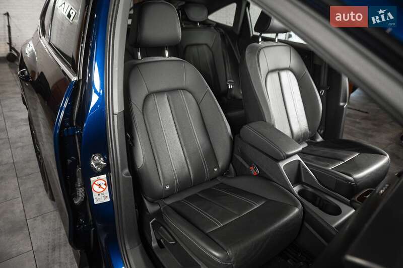 Позашляховик / Кросовер Audi Q4 e-tron 2021 в Одесі