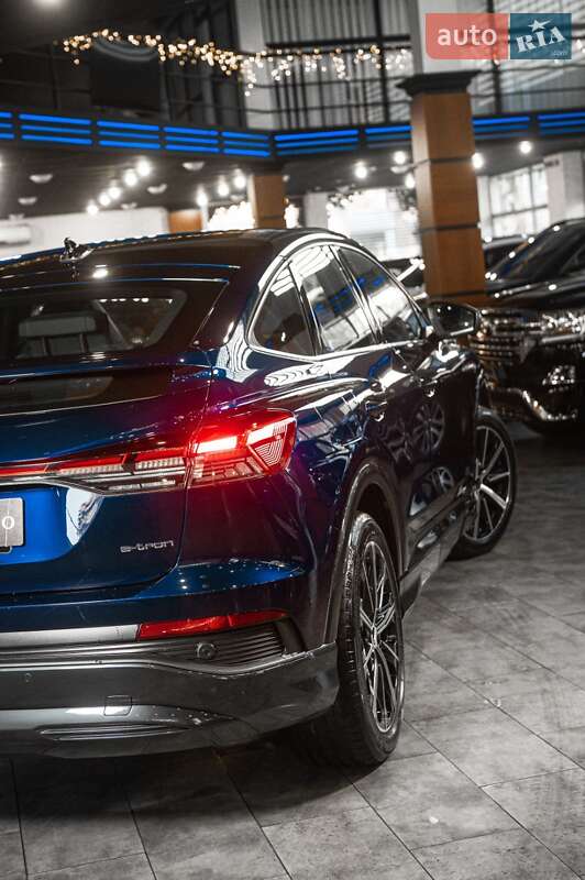 Позашляховик / Кросовер Audi Q4 e-tron 2021 в Одесі