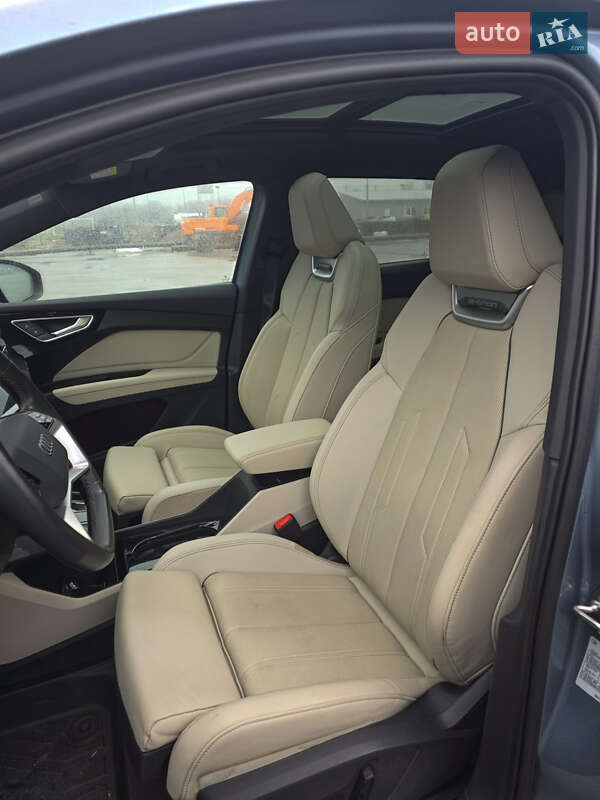 Позашляховик / Кросовер Audi Q4 e-tron 2022 в Києві