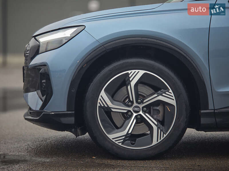 Позашляховик / Кросовер Audi Q4 e-tron 2022 в Києві