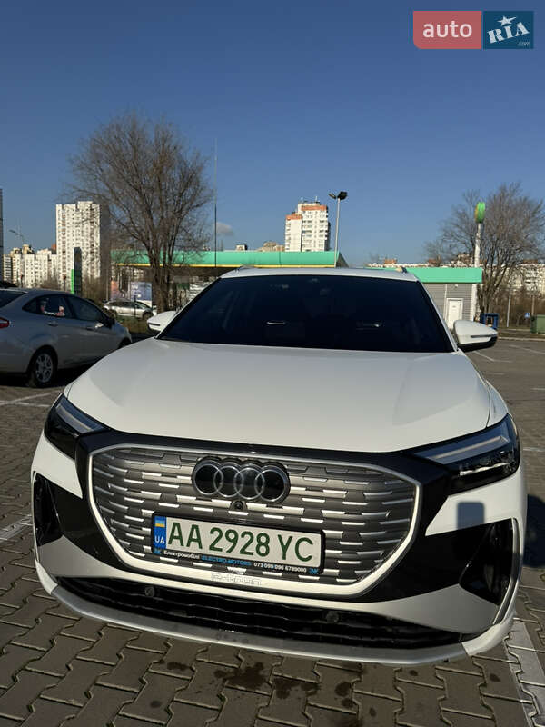 Позашляховик / Кросовер Audi Q4 e-tron 2022 в Києві