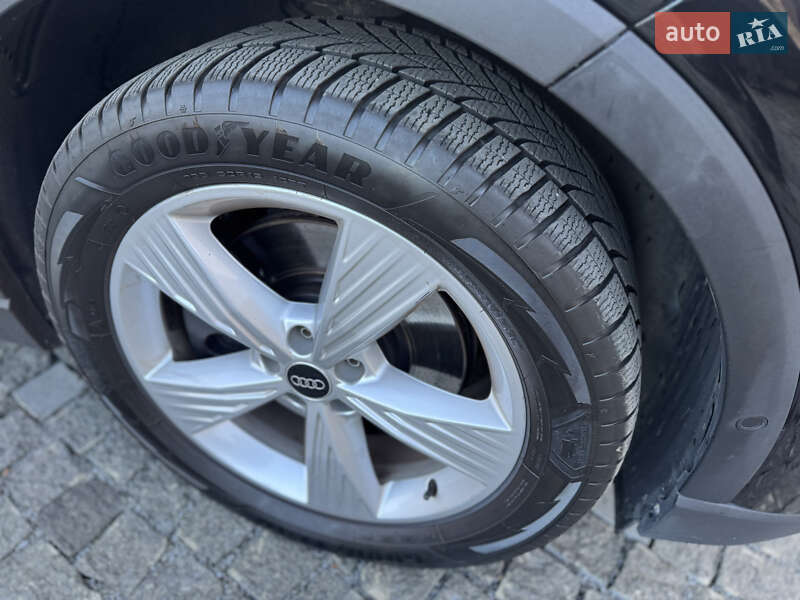 Позашляховик / Кросовер Audi Q4 e-tron 2022 в Рівному