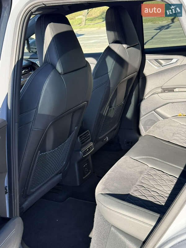 Внедорожник / Кроссовер Audi Q4 e-tron 2022 в Черновцах