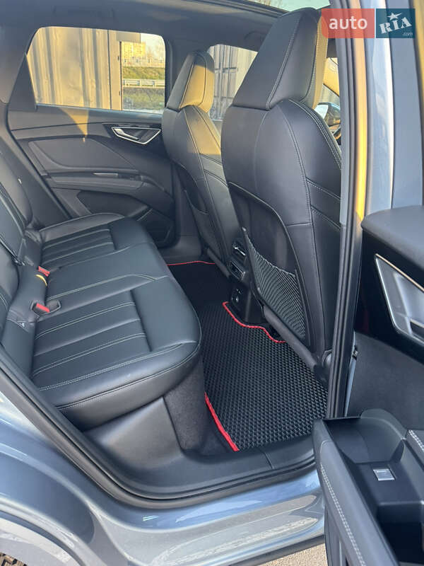 Позашляховик / Кросовер Audi Q4 e-tron 2023 в Києві фото 10 Позашляховик / Кросовер Audi Q4 e-tron 2023 в Києві