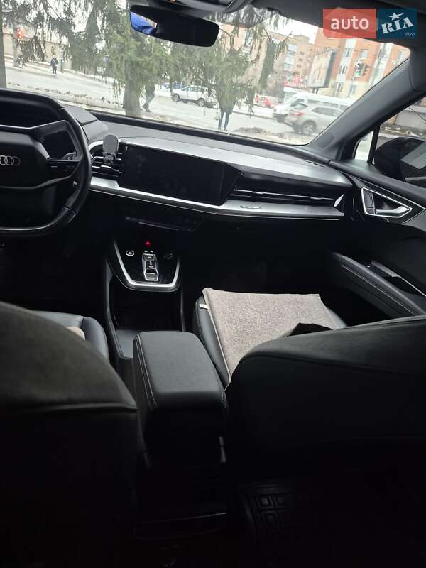 Позашляховик / Кросовер Audi Q4 e-tron 2021 в Полтаві