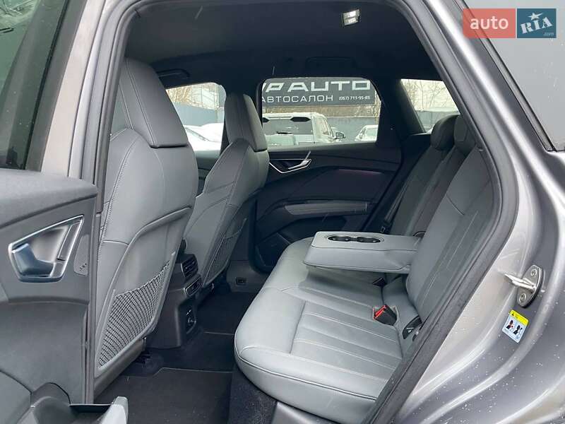Внедорожник / Кроссовер Audi Q4 e-tron 2021 в Киеве