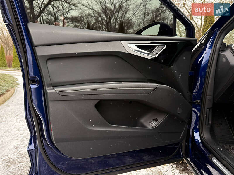 Позашляховик / Кросовер Audi Q4 e-tron 2021 в Дніпрі