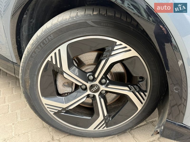 Внедорожник / Кроссовер Audi Q4 e-tron 2022 в Львове