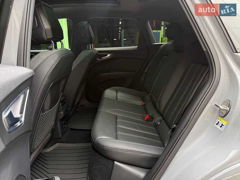 Позашляховик / Кросовер Audi Q4 e-tron 2023 в Києві