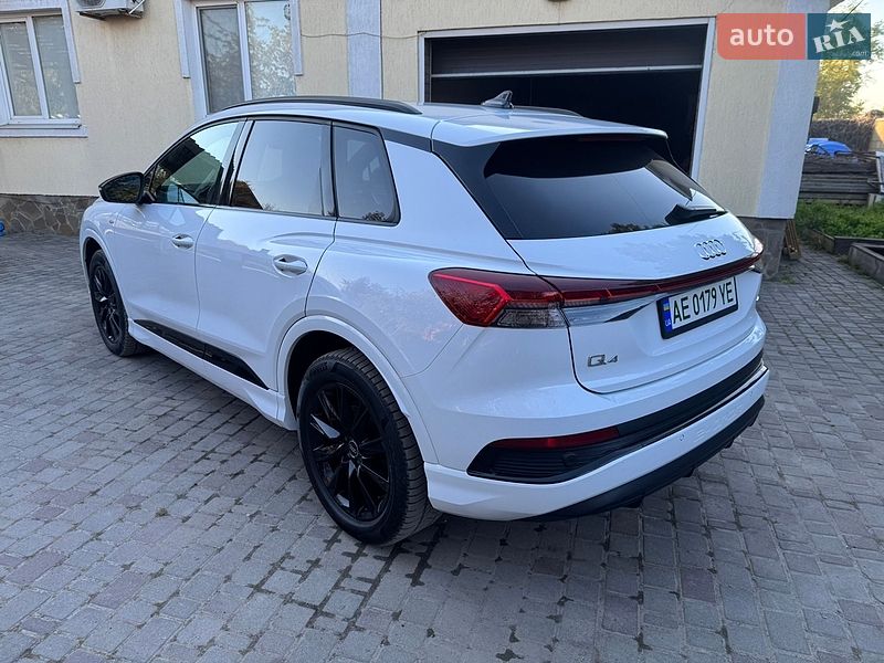 Внедорожник / Кроссовер Audi Q4 e-tron 2024 в Днепре