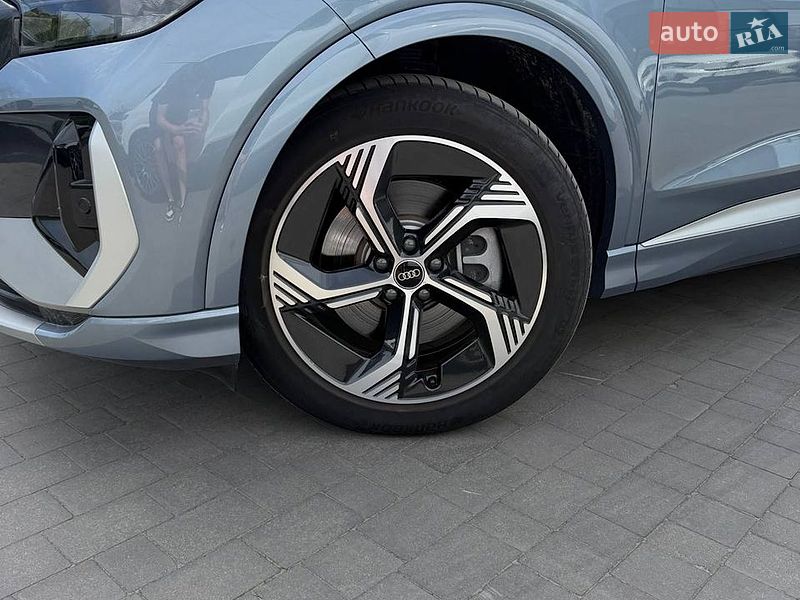 Внедорожник / Кроссовер Audi Q4 e-tron 2024 в Львове